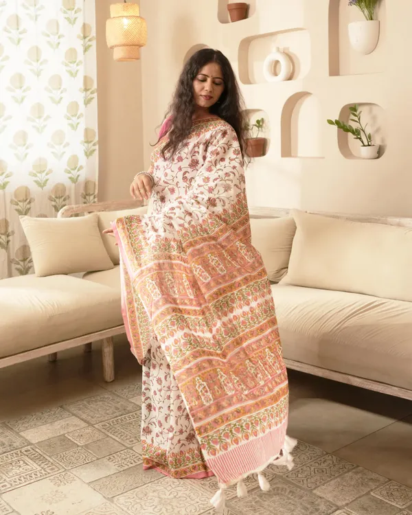 White_Cotton_Jaal_Block_Print_Mul_Saree_With_Tassels_For_Women